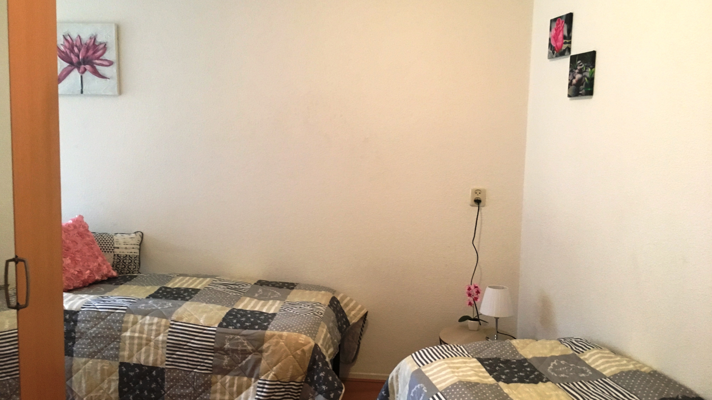 Foto Schlafzimmer mit zwei Einzelbetten